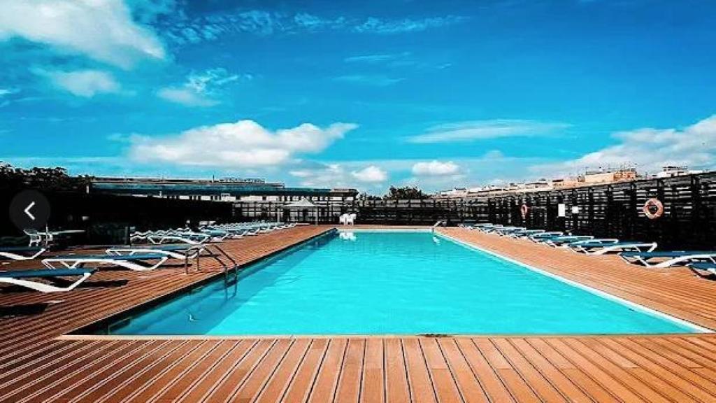 La piscina de OKEYMAS CEM Parc de la Ciutadella
