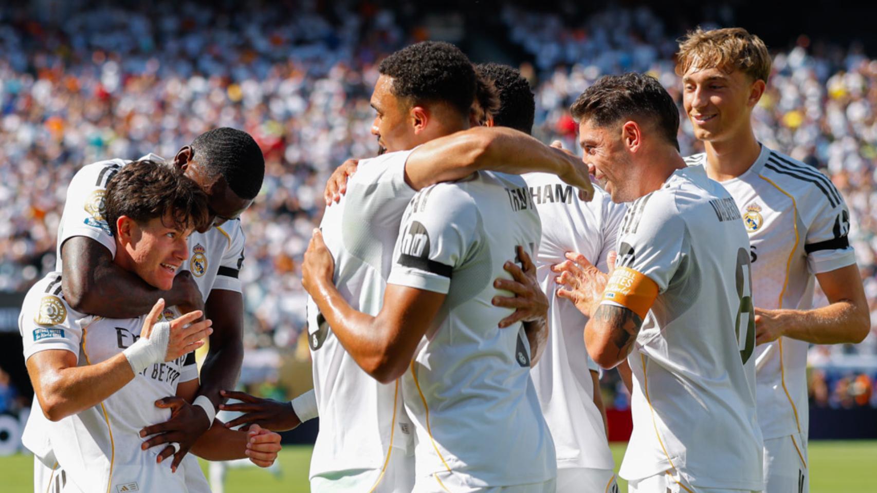 El abrazo de los jugadores del Real Madrid en un partido del Mundial de Clubes