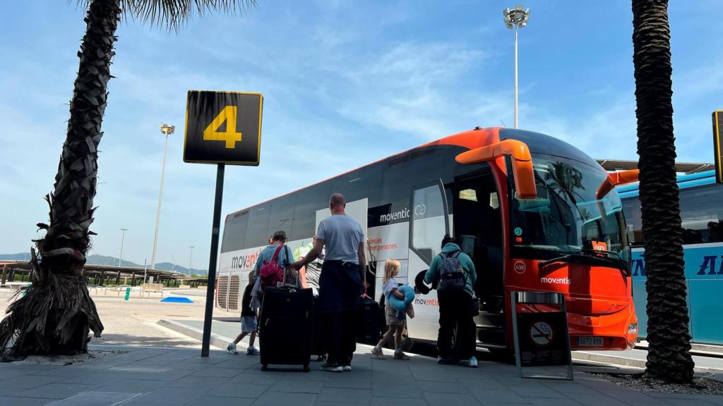 From2 Travel ofrece servicio a los miles de turistas que aterrizan en los aeropuertos de Cataluña