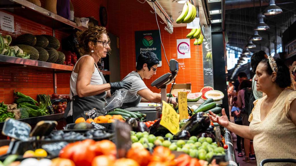 Parada de la fruiteria Cal Neguit del mercat de La Boqueria
