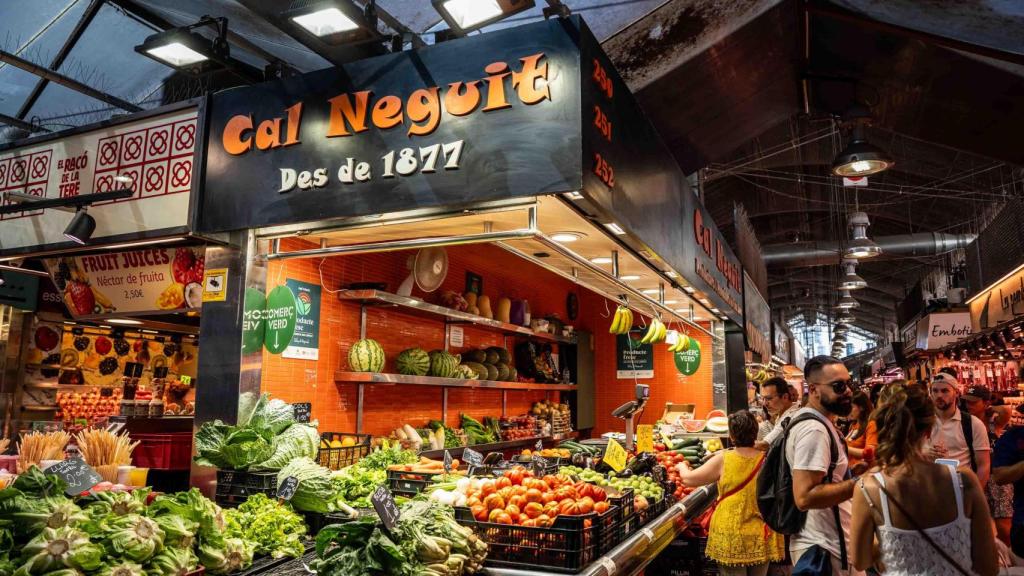 Parada de la frutería Cal Neguit, en la Boqueria