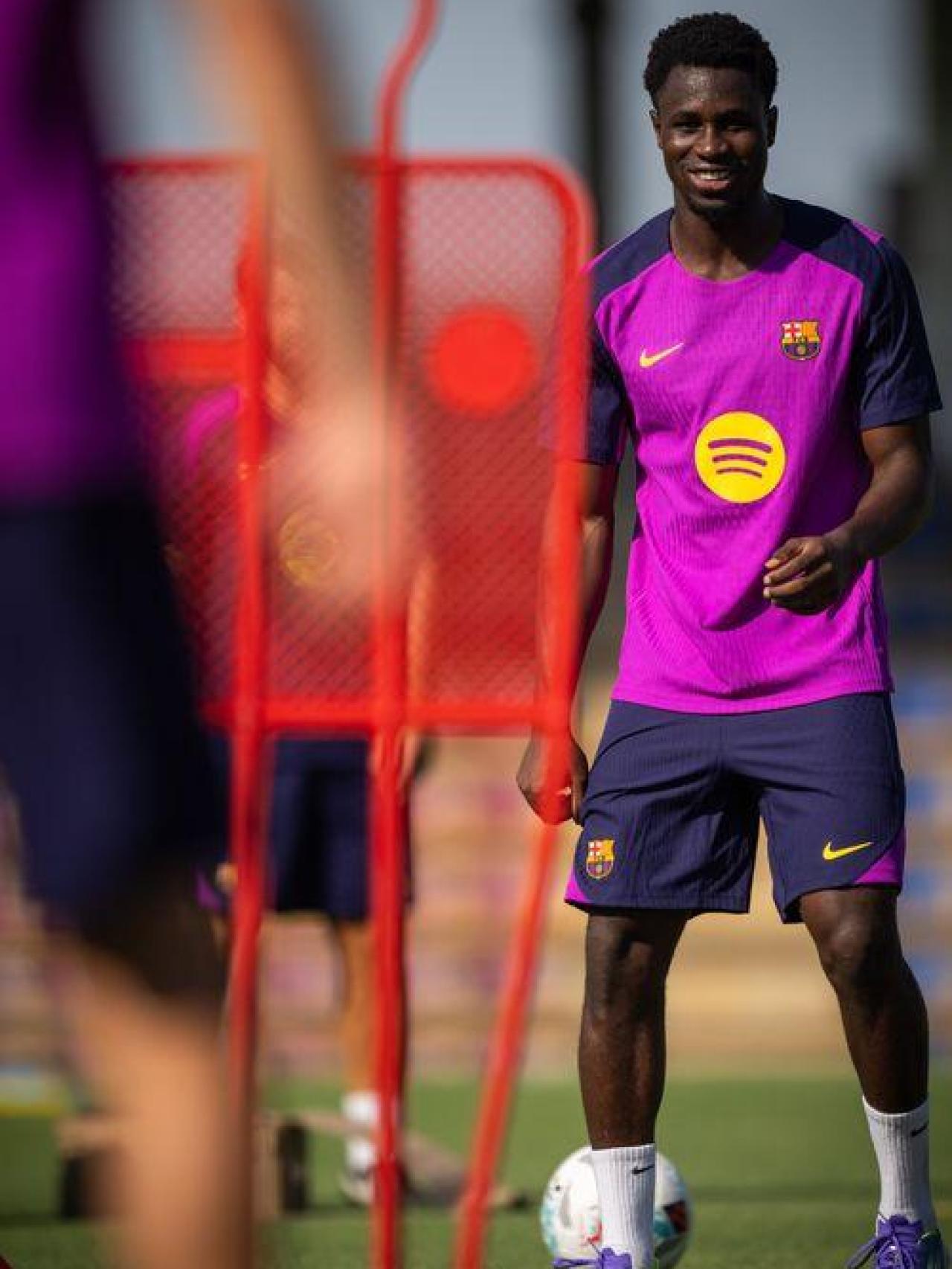 Landry Farré, durante los entrenamientos del primer equipo del Barça