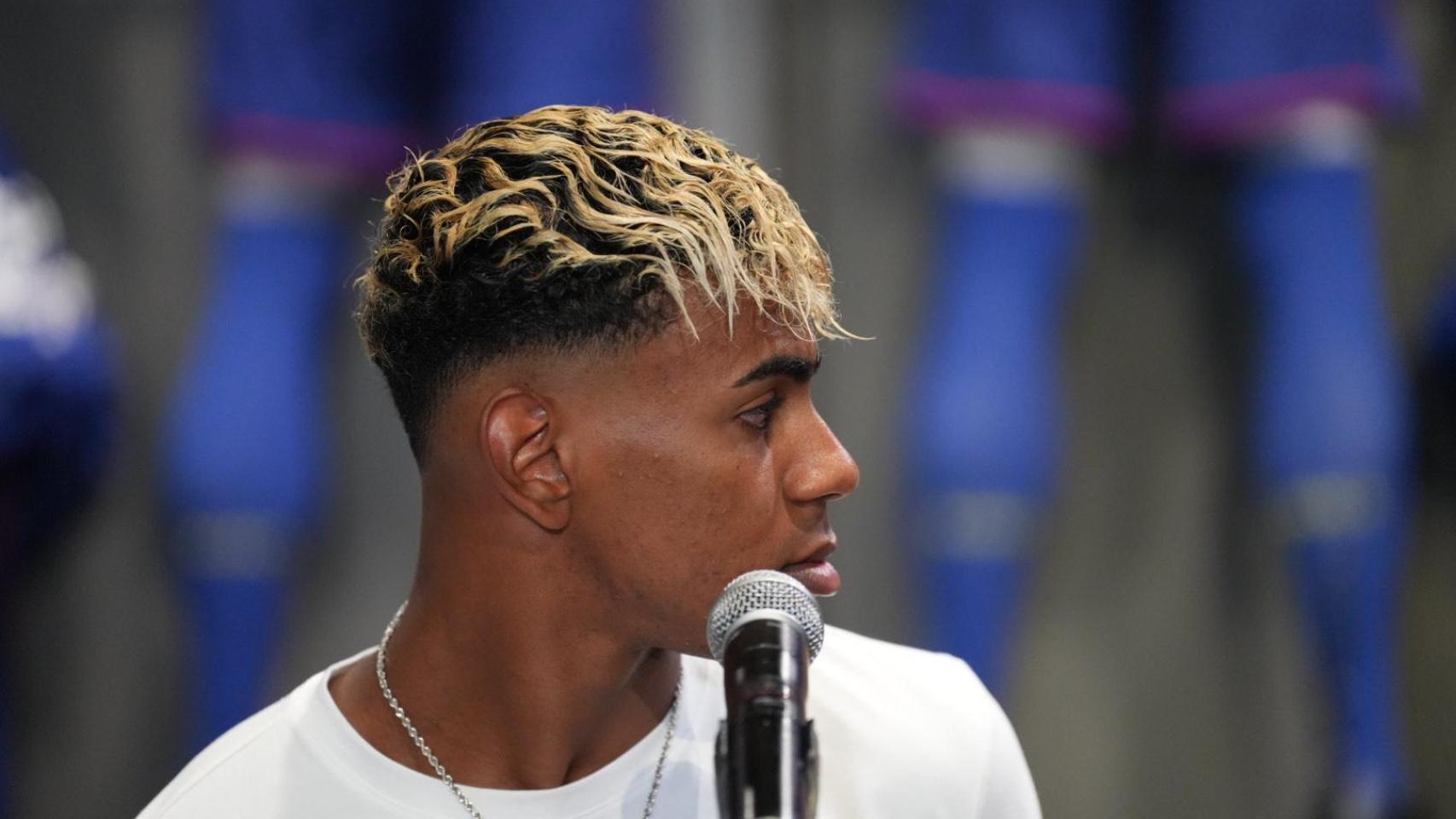 Lamine Yamal en el acto de su renovación y presentación del nuevo dorsal