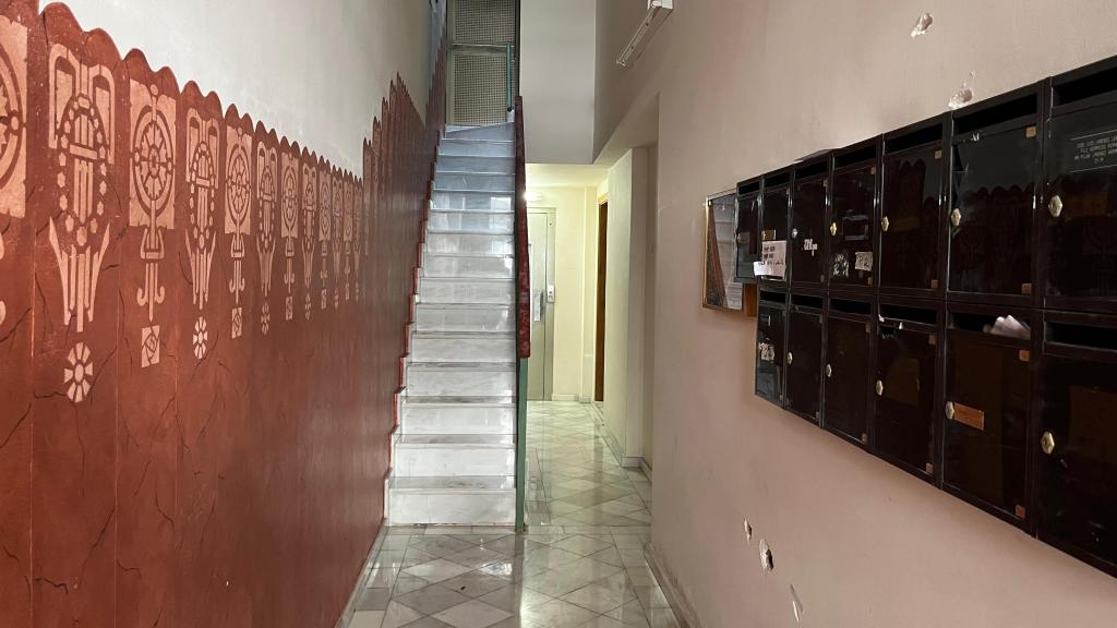 Interior del portal de la calle Consell de Cent donde han sucedido los hechos