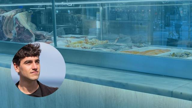 Fotomontaje del actor Àlex Monner con su restaurante favorito de fondo