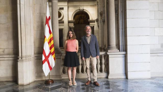 El alcalde de Barcelona, Jaume Collboni, y la nueva comisionada del catalán, Marta Salicrú