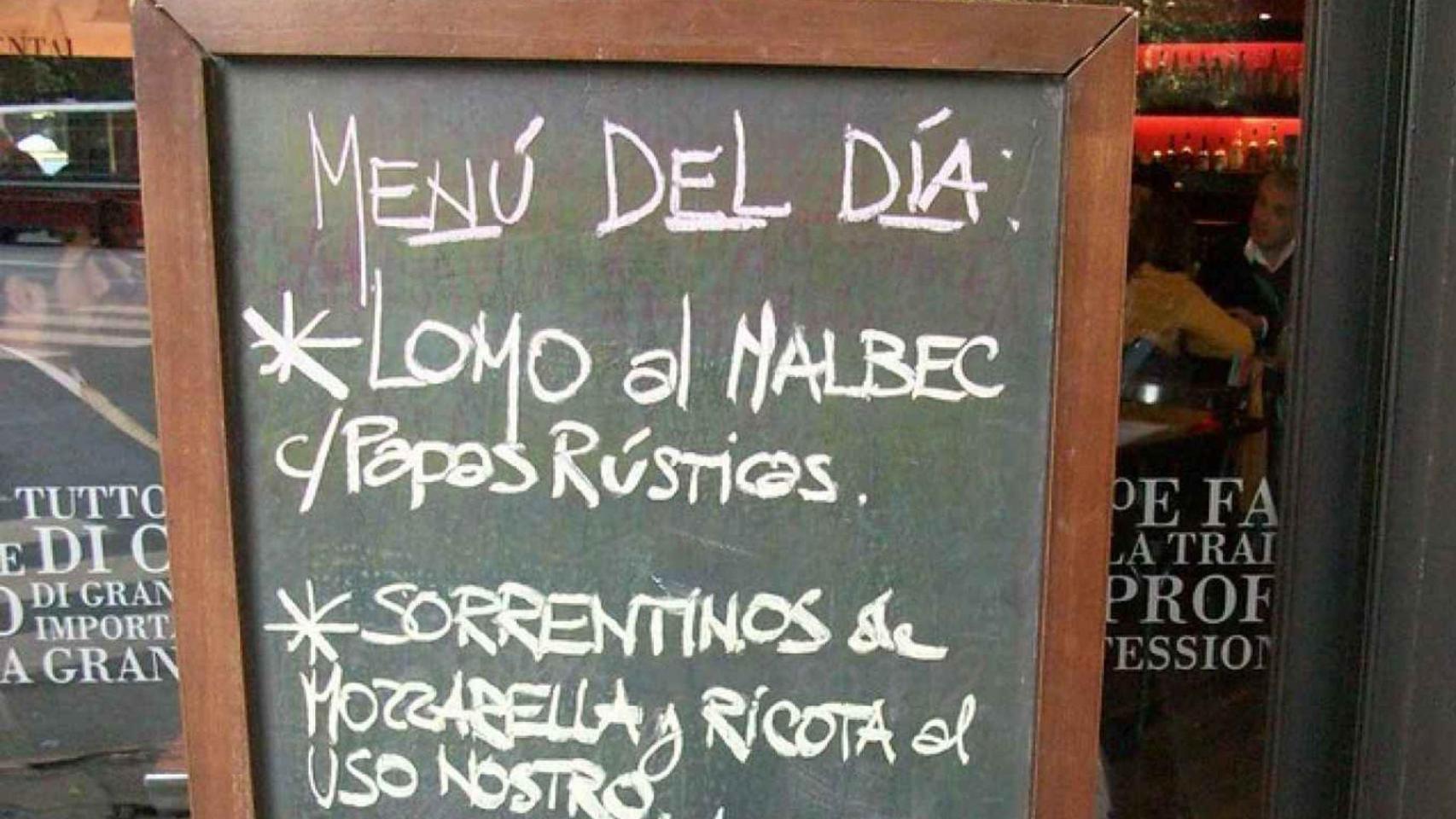 Fotografía de archivo de un menú del día de un establecimiento en Tarragona