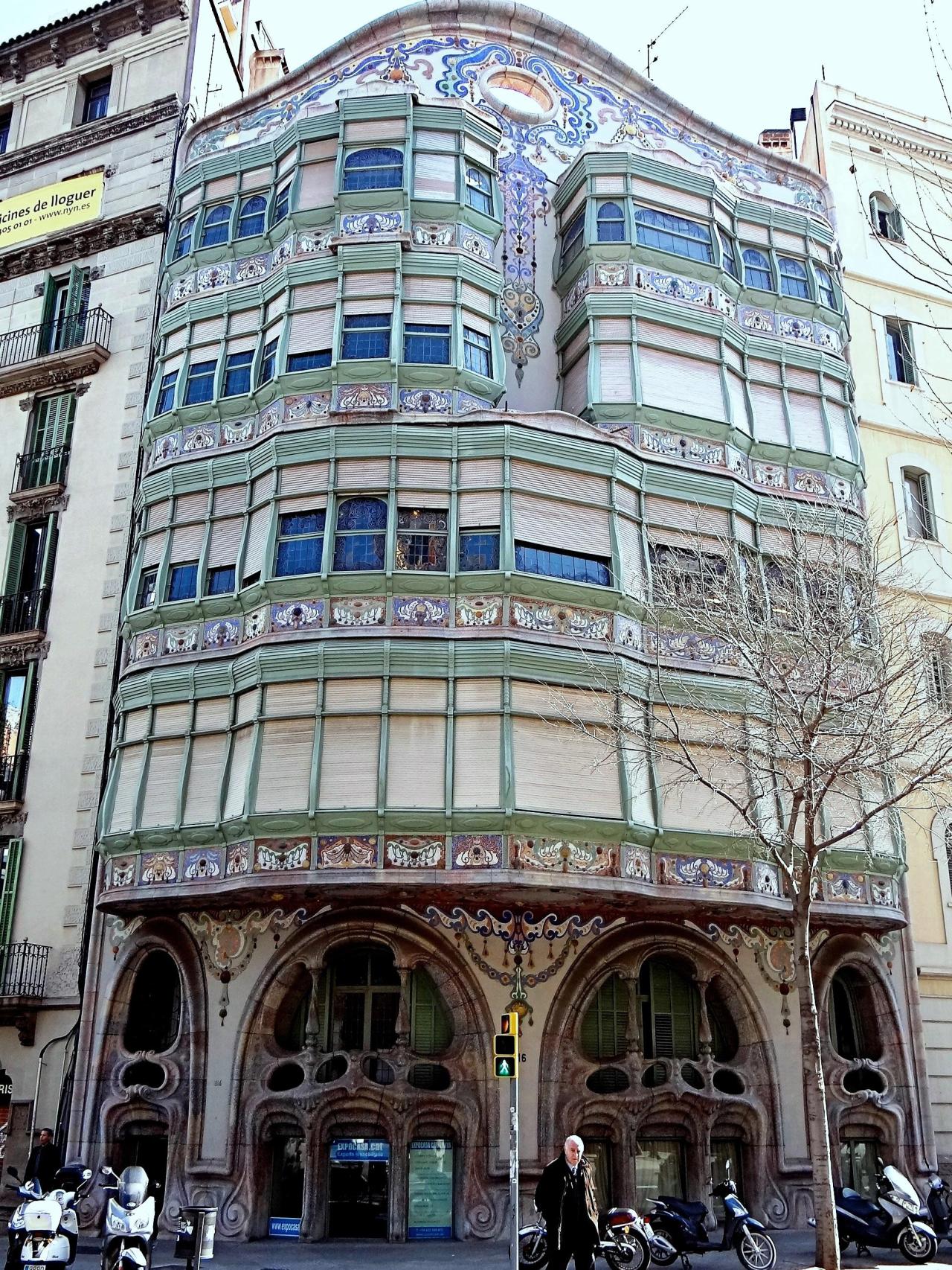 Fachada trasera de la Casa Comalat