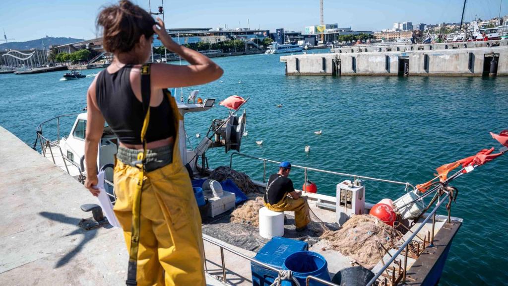 Alba, la pescadora més jove de Barcelona al Port de Barcelona