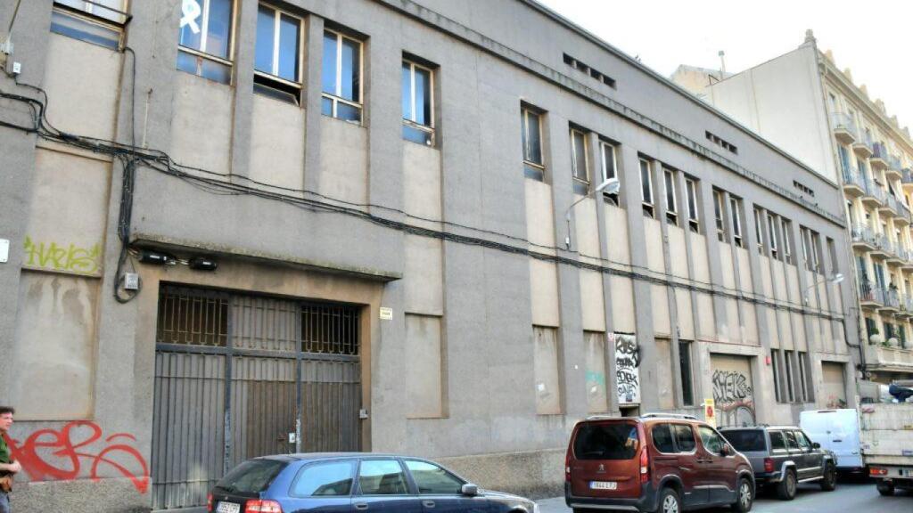 El edificio de Poble sec donde se instalará el nuevo centro cultural
