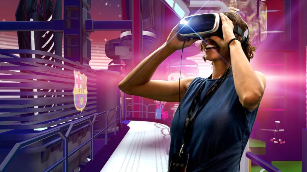 Una aficionada del Barça disfruta de la Realidad Virtual