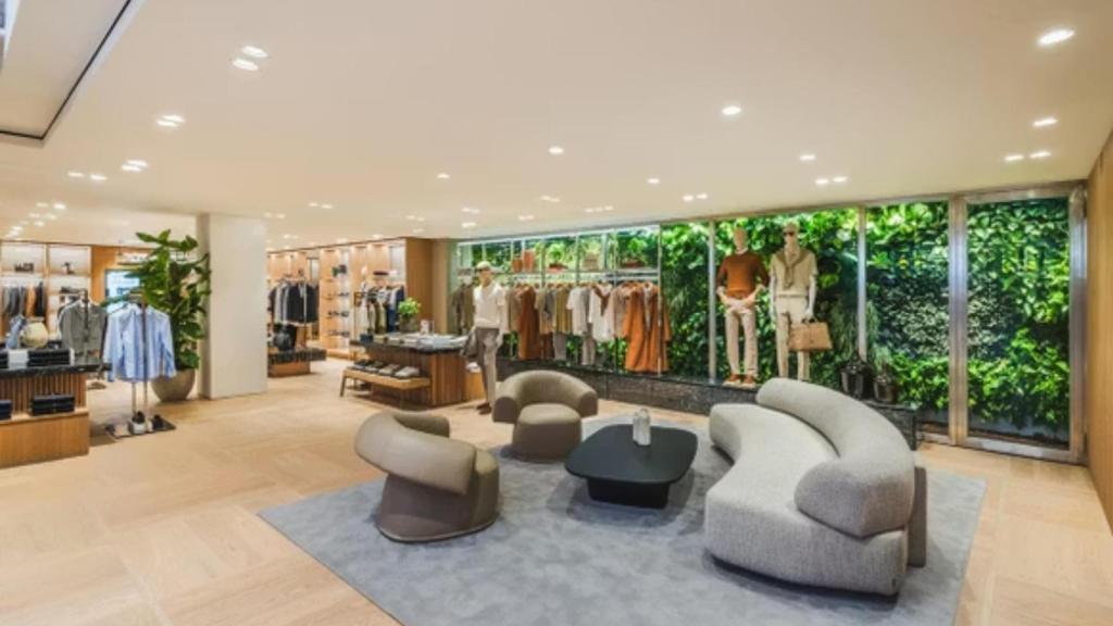 Interior de la nueva tienda Boss de paseo de Gràcia