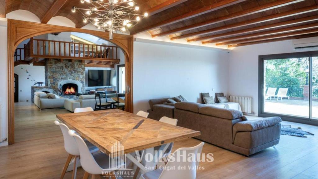 Interior de la vivenda venuda on va viure Ibai Llanos