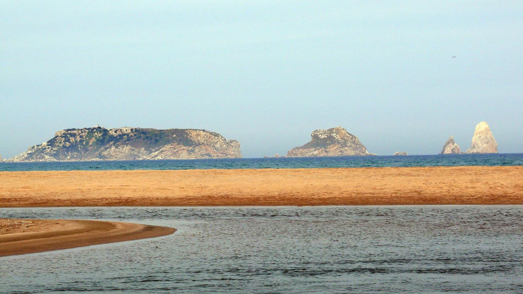 Las Illas Medes desde la Gola del Ter
