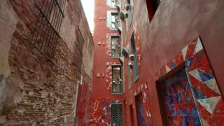 El exterior de los pisos sorteados en la calle Hospital en Barcelona