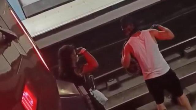 Grafiteros obligan a detener un convoy en Santa Eulàlia