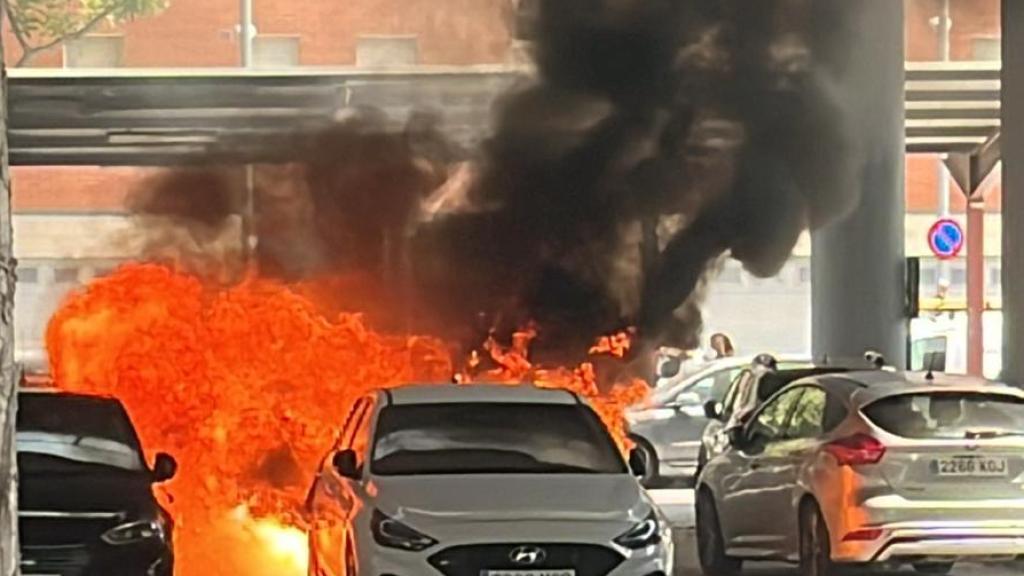 Incendio de vehículos en Sant Adrià este martes