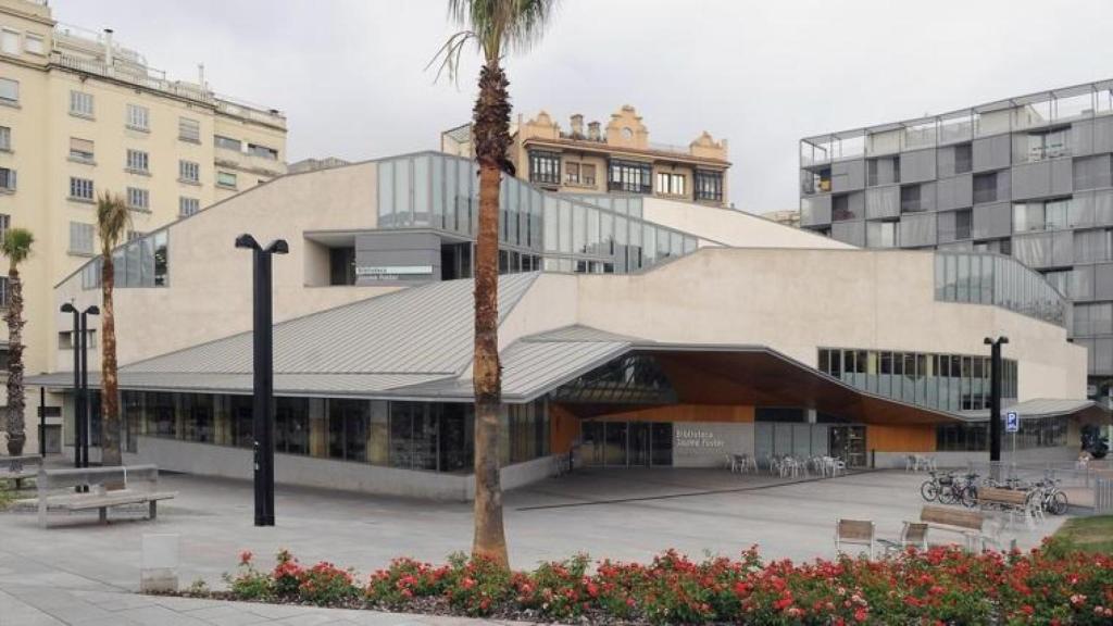 Exterior de la biblioteca Jaume Fuster de Gràcia