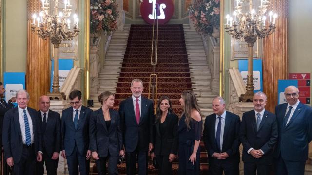 Los Reyes, la Princesa Leonor, la infanta Sofía, antes del inicio de la entrega de los premios