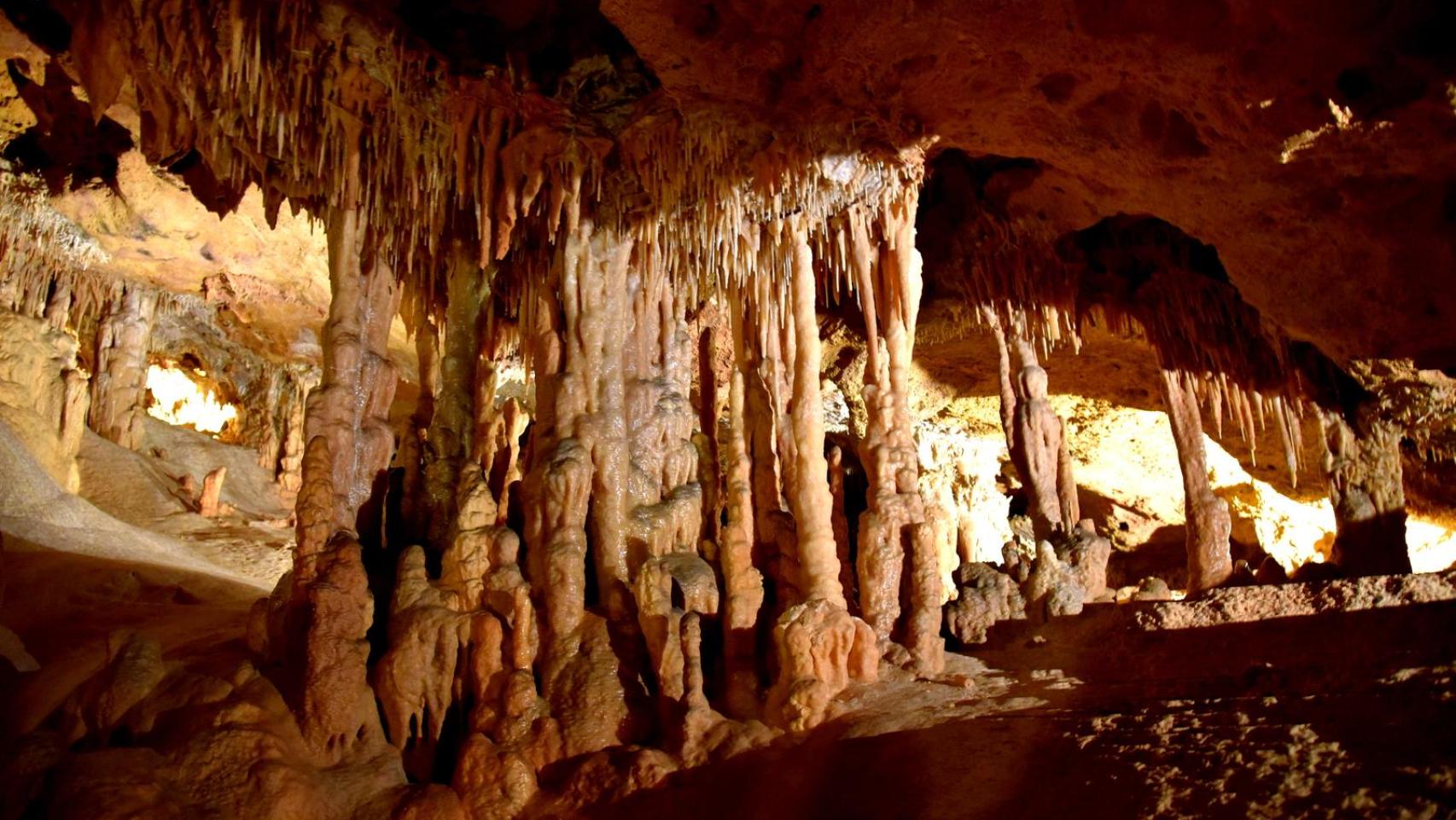 Este rincón de Tarragona promete leyendas mágicas y un viaje al centro de la tierra, la cueva de Benifallet