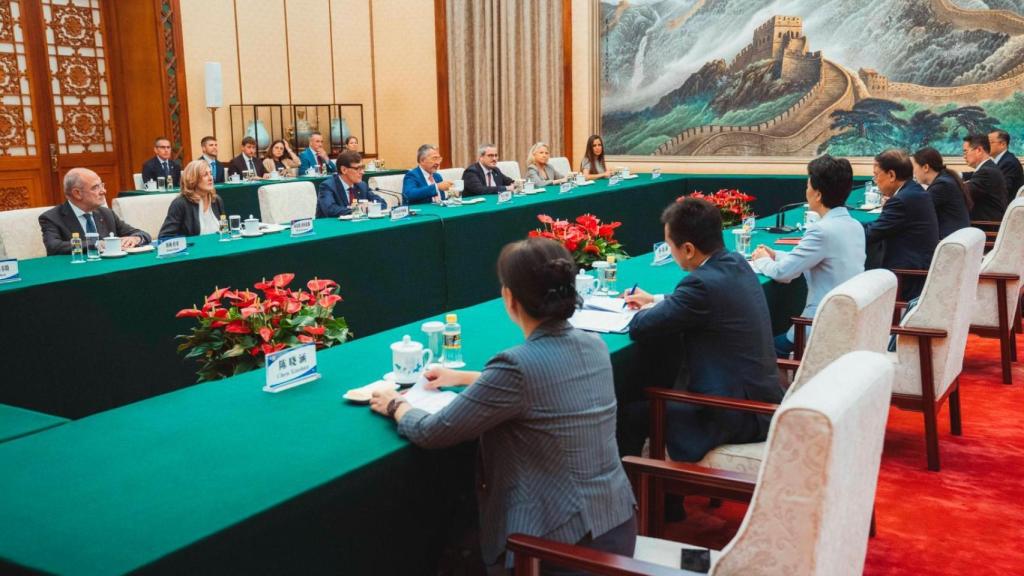 Antes de su reunión con el líder en Pekín del Partido Comunista de China, Salvador Illa ha visitado al vicepresidente de la Asamblea Popular, Wu Weihua, este mismo viernes