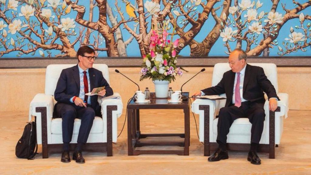 Salvador Illa, presidente de la Generalitat, y Yin Li, líder del Partido Comunista de China en Pekín