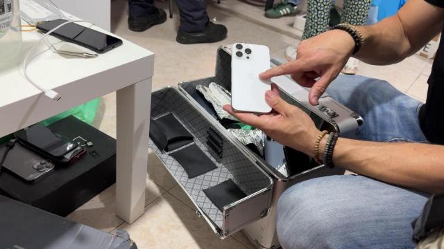 Golpe policial a las mafias de móviles robados en Barcelona: los enviaban a Marruecos y China