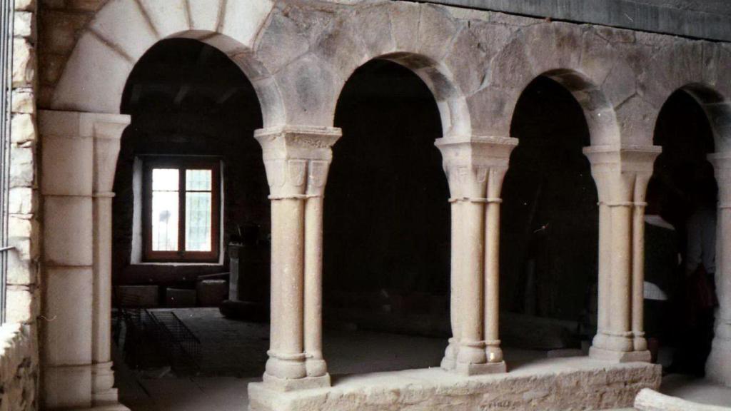 Porche románico de La Bovera
