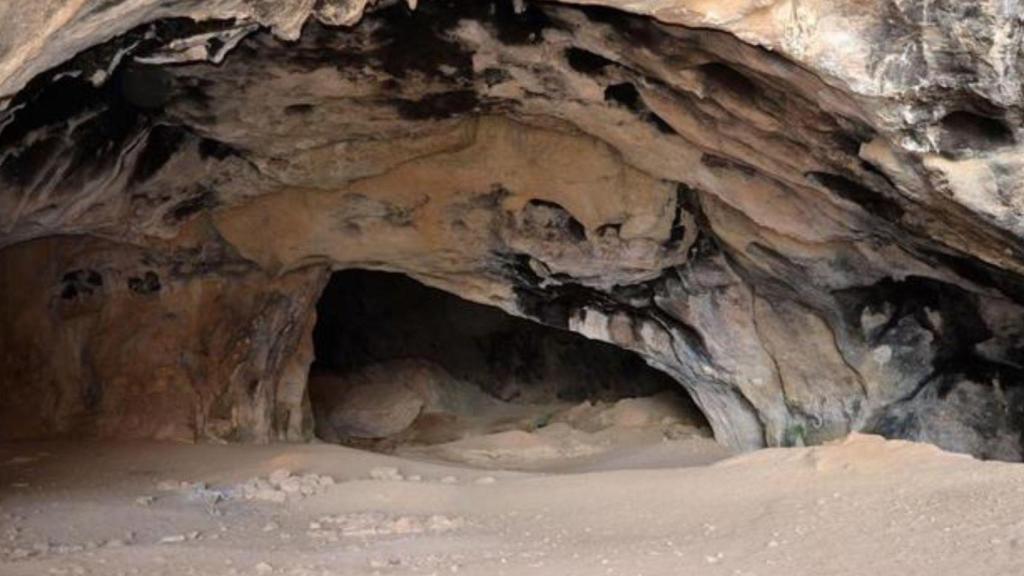 Entrada de la Cova del Tabac