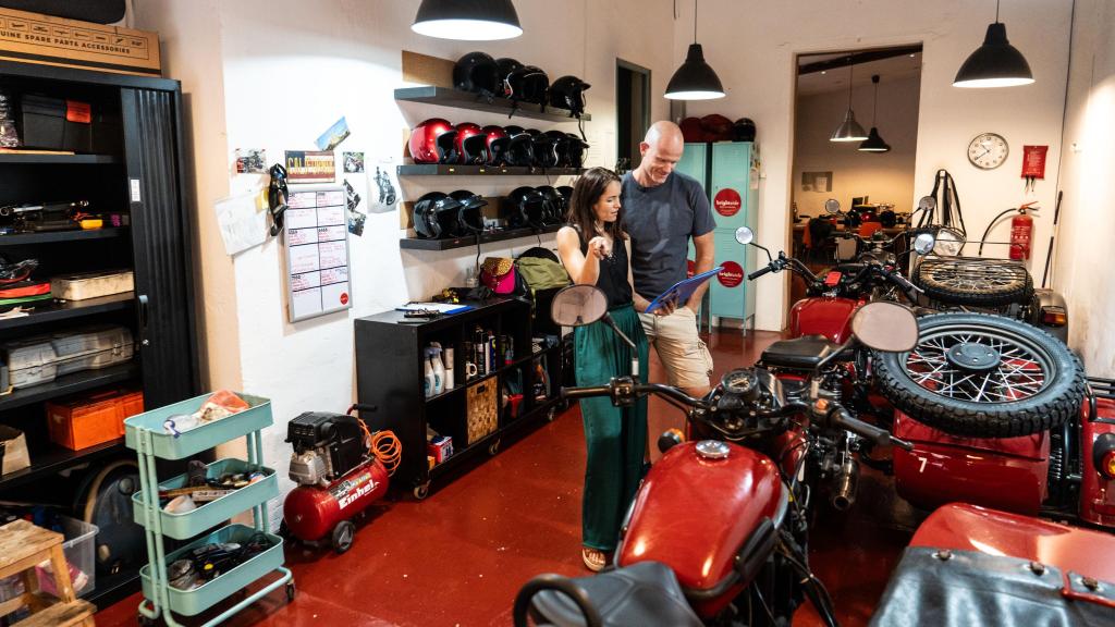 Joppe y Esther, guías turísticos de BrightSide Tours Barcelona