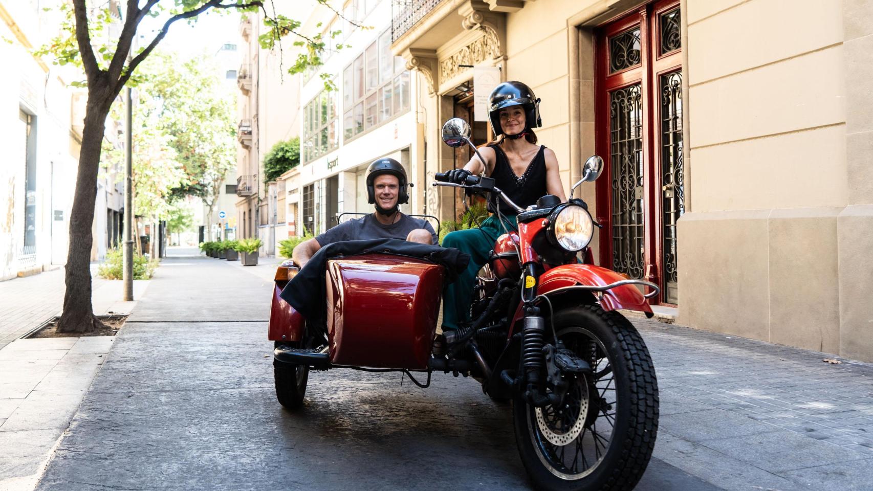 Joppe y Esther, guías turísticos de BrightSide Tours Barcelona