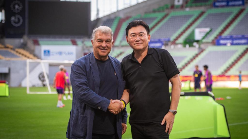 Laporta y Mikitani escenifican la paz entre Rakuten y el Barça tras el embrollo del partido amistoso en Japón