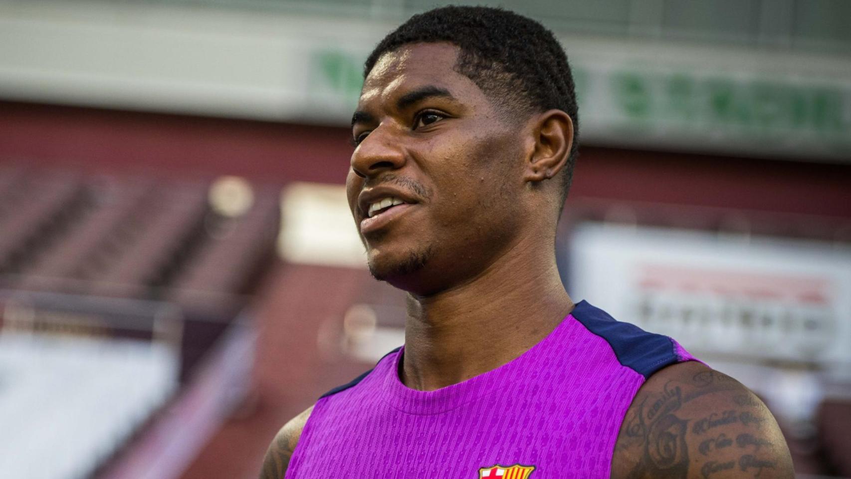 Marcus Rashford con la camiseta de entrenamiento del FC Barcelona