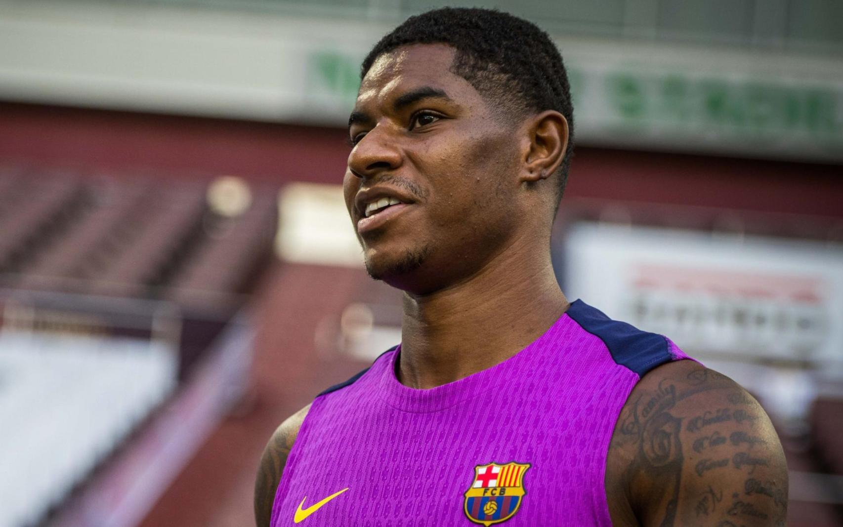 Marcus Rashford con la camiseta de entrenamiento del FC Barcelona