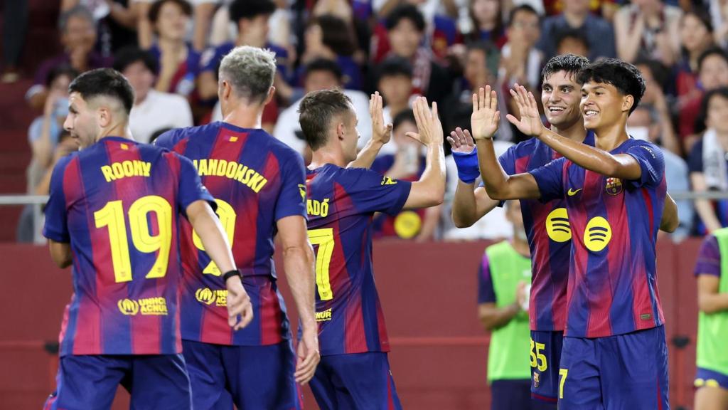 Los jugadores del Barça celebran un gol ante el Vissel Kobe