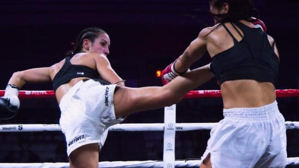 Sheila Martínez durante su pelea en la velada 'Fight for Glory'