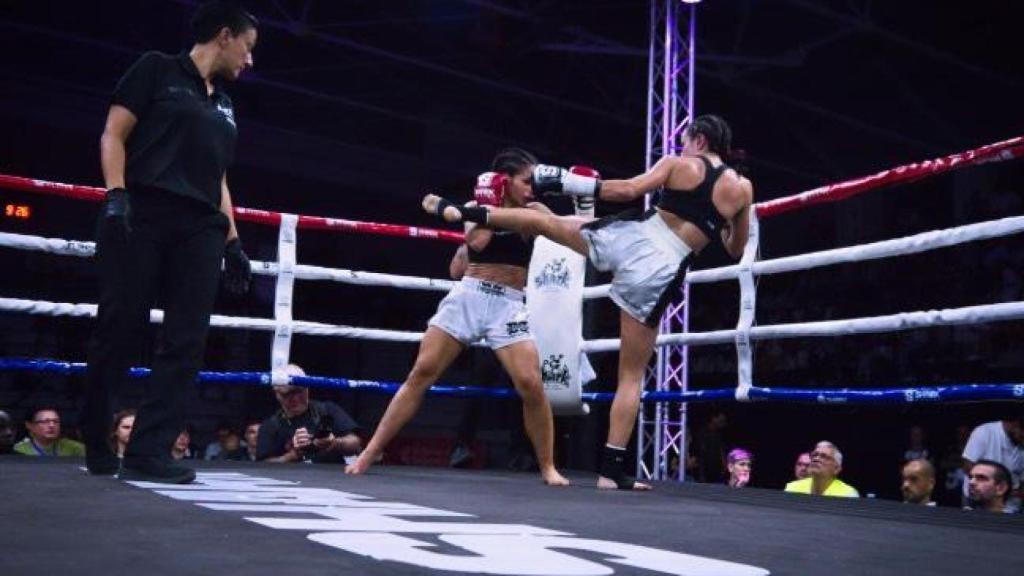Sheila Martínez durante su pelea en la velada 'Fight for Glory'