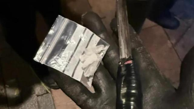 Interceptado en Santa Coloma con un punzón y drogas tras huir de la policía