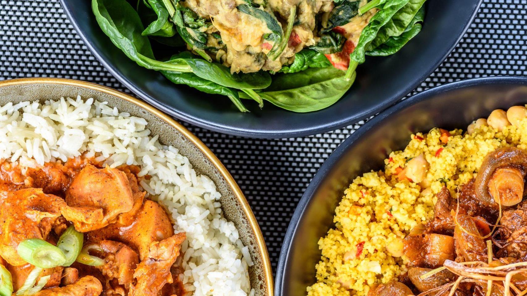 Diversos platos de comida