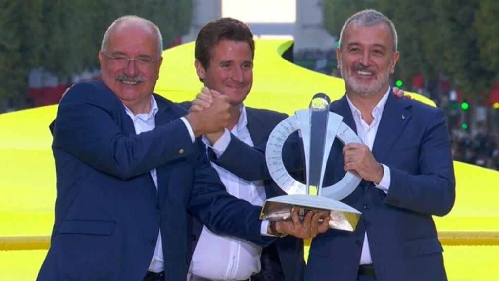 Barcelona recibe el testimonio del Tour de Francia en la ceremonia de clausura de la carrera en París