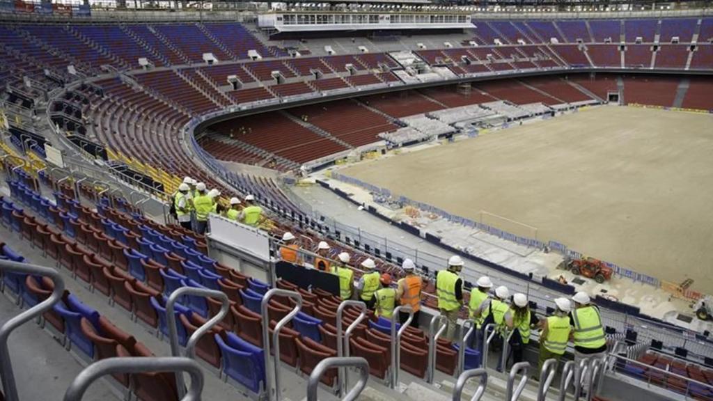 Los trabajadores del Barça realizan un test en las obras del Camp Nou (2)