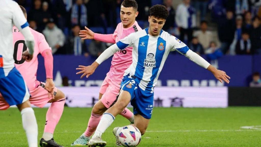 Roger Martínez en un partido con el RCD Espanyol