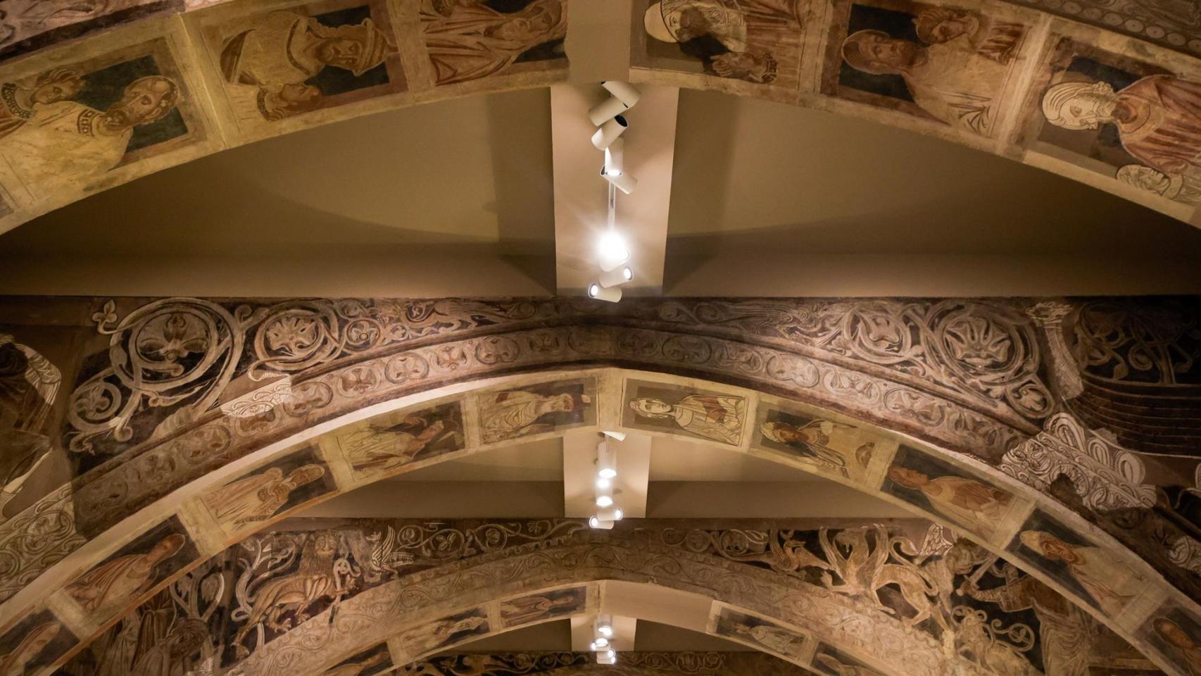 Detalle de las pinturas murales del Monasterio de Sijena expuestas en el Museu Nacional d’Art de Catalunya (MNAC), en una imagen de archivo.