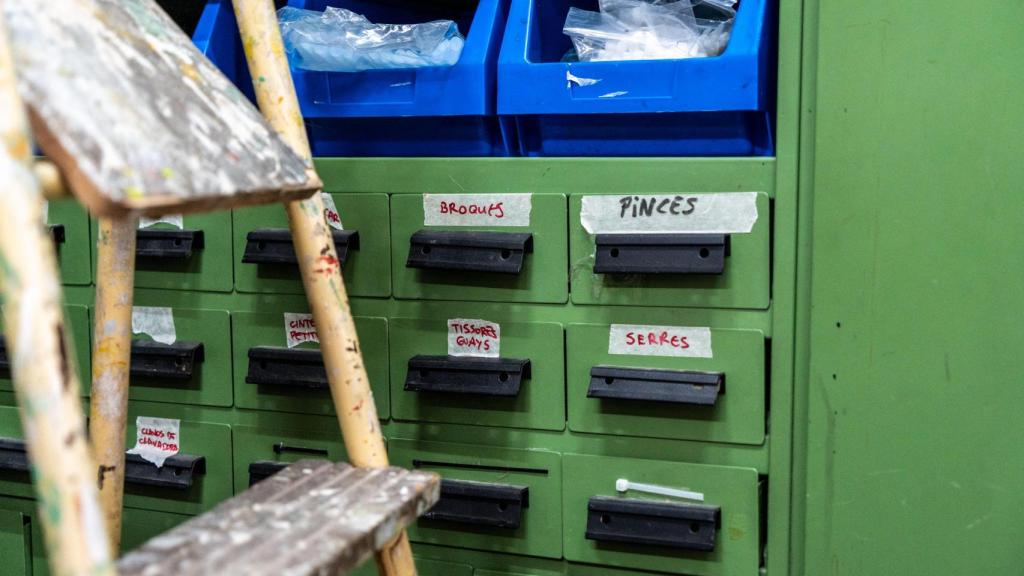 Imatge de l'interior del taller de l'Associació del carrer de Travessia de Sant Antoni