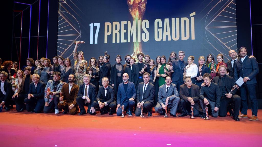 Foto de familia durante la entrega de los XVII Premis Gaudí de cine, en el Centro de Convenciones Internacional de Barcelona (CCIB), a 18 de enero de 2025, en Barcelona