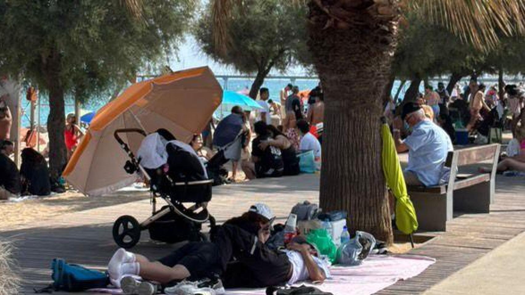 Verano en conflicto: las playas de Badalona, al límite del “efecto Copacabana”