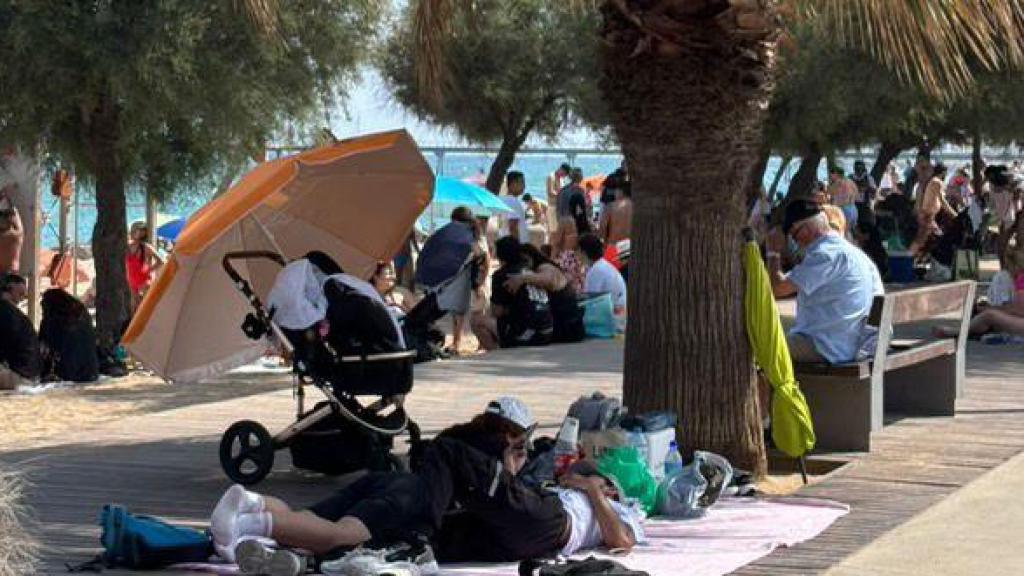 Verano en conflicto: las playas de Badalona, al límite del “efecto Copacabana”