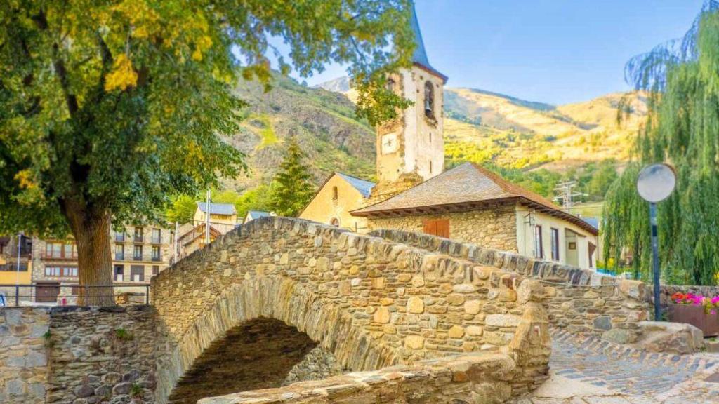 El desconocido pueblo medieval del Pirineo ideal para visitar el verano, Isil