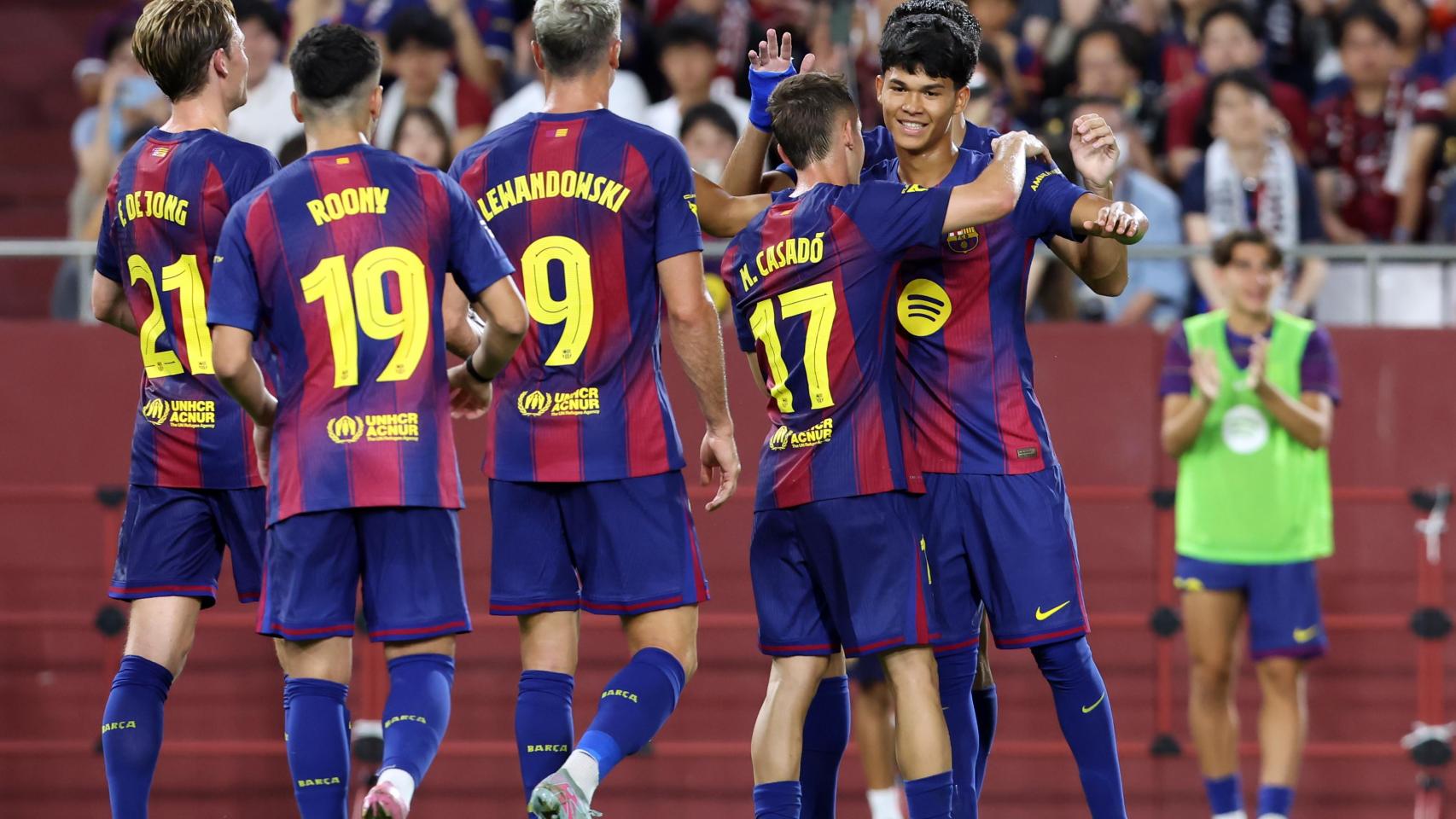 Los jugadores del Barça celebran el gol de Dro Fernández ante el Vissel Kobe