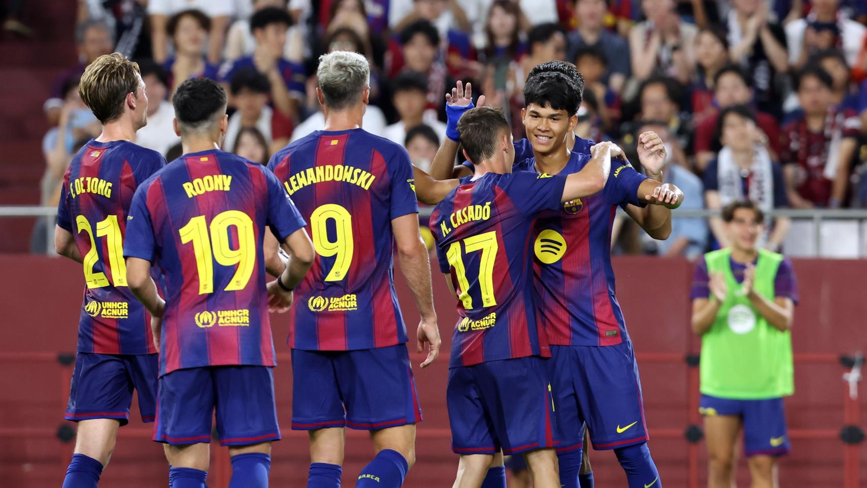 Los jugadores del Barça celebran el gol de Dro Fernández ante el Vissel Kobe